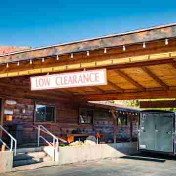 Red Stone Inn Hotel Exterior