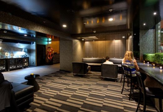 57 호텔 로비 서비스