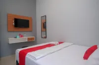 RedDoorz Near Dr Oen Solo Baru Hospital Hotels in Baki