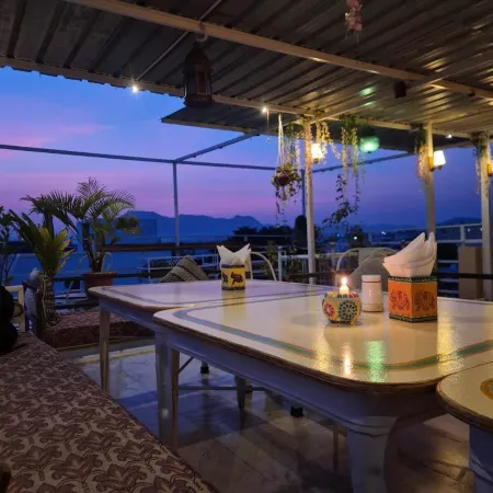 Rising Shemesh Home Stay