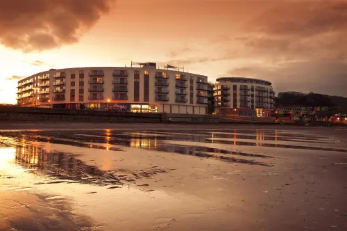 The Sands Sea Front Apartments - 5-Star