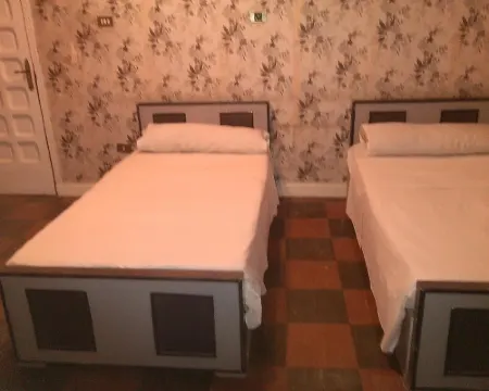 Pharaohs Hotel Hotels in Al Qarnah