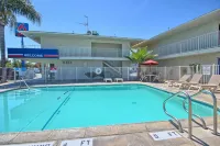 موتل 6 تولير، كاليفورنيا فنادق في تولير