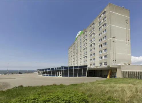 Beachhotel Zandvoort by Center Parcs Hotels in 