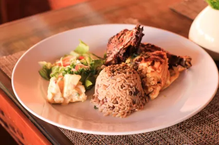 Worthing Court Apartment Hotel Отели в г. Saint Lawrence