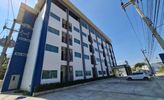 The Charlotte Smart Hotel Lopburi
