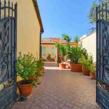 La Papaya Hotel Exterior