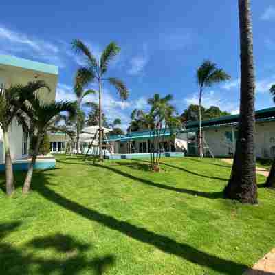 Le Petit Saint Tropez Hotel Exterior