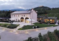 Progress Country & Wine House Hotel dekat Church of San Martino