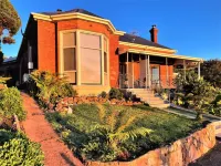 Oakleigh House Hotels near Pulp and Paper Trail