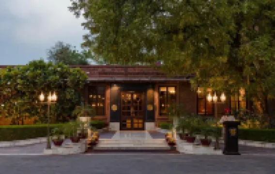 아짓 바완 - 어 팰리스 리조트  호텔