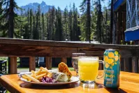 Sunwapta Falls Rocky Mountain Lodge - Homestays