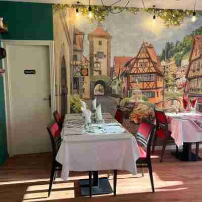 Hôtel Restaurant Le Pommeil Dining/Meeting Rooms