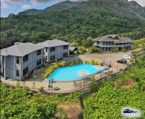 Blue Hill Hotels in Round Island