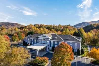 Holiday Inn Express & Suites Sylva - Western Carolina Area Hotels in Dillsboro