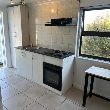 Plattekloof guest house Отели рядом с достопримечательностью «Торговый центр N1 City»
