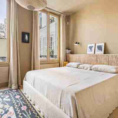Elegant Triplex with Terrace & AC - Perfect for 6 Guests Rooms