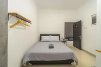 Rumah  m² dengan 8 kamar tidur dan 1 kamar mandi pribadi di Dau