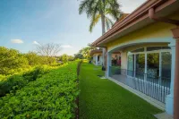 Colina 5E 2 Bdr Garden View in Los Suenos - parking