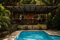 Believe Surf & Yoga Lodge Santa Teresa - Pools