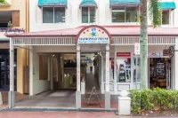 Macrossan House Boutique Holiday Apartments Hotel dekat Four Mile Beach
