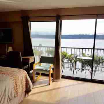 Above Tide Motel Rooms