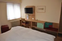 Restaurant Hotel Rüttihubelbad فنادق في Konolfingen