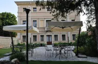 Villa Maternini Hotels near Colliwood