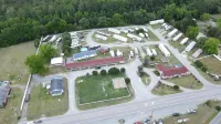 Four Oaks Lodging - Parkplatz