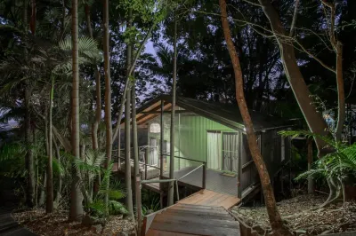 Treetops Seaview Montville Hotels near Mapleton Observatory