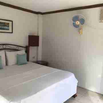 Double Diamond Inn Guest House Rooms