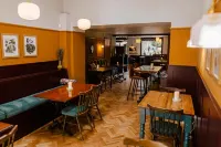 The Queens Chew Magna Hotels in Clutton