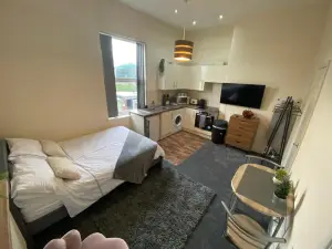 Cosy Studio Apartment - Recently Renovated!