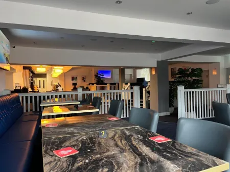 High Corner Hotel Отели в г. Гилфак Гок