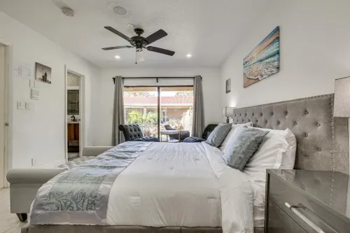 Pool & Hot Tub: Spacious Villa in Coral Springs!