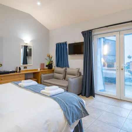 Waterhead Retreat - Ground Floor, Private Entrance, Parking and Light Breakfast