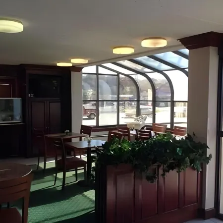 Astoria Hotel West