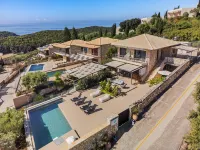 Christie's Luxury Suites by Dandy Hospitality - Beach