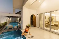 Zenzen Pool Villa - مطابخ