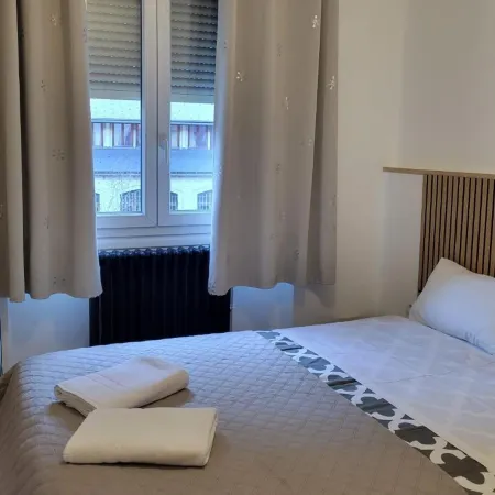 Hotel de la Gare Отели в г. Модан