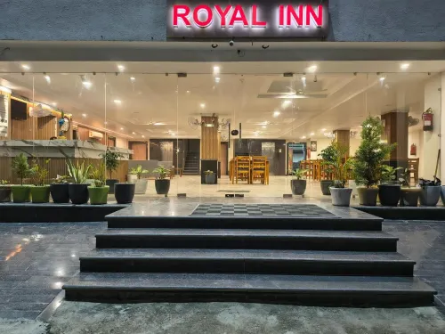 Royal Inn by White Panda Hotels - Airport Shuttle
