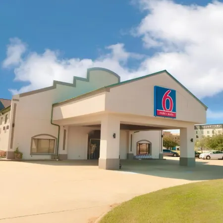 Motel 6 Elkhart, IN
