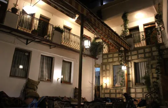 安茲賓館-潘西永