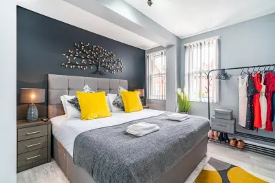 Elegant Flat Near Stonehenge, Amesbury Town Centre Smart TVs Netflix Free Parking