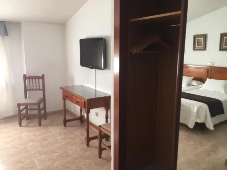 Hotel Martin Отели рядом со станцией Toledo′S Train Station