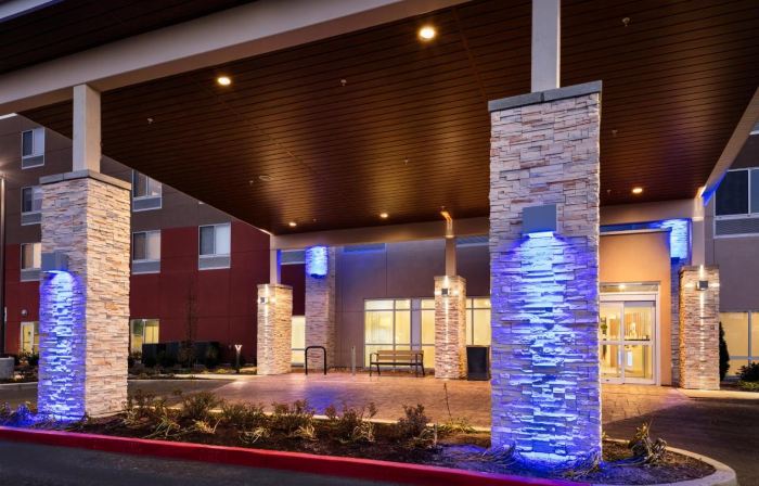 Holiday Inn Express & Suites BEND SOUTH by IHG