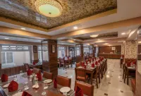 Summit Oakden Resort & Spa Mall Road