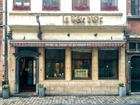 Aris Grand Place Hotel