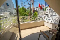 Azka Hotel - Deniz Manzaralı