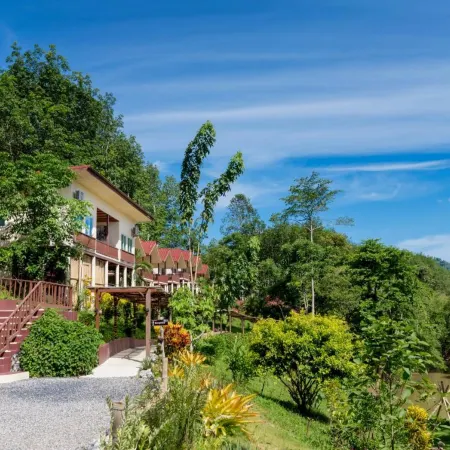 Khao Sok River Home Resort Hotels in Phanom
